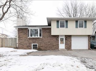4917 N Division St, Davenport, IA 52806