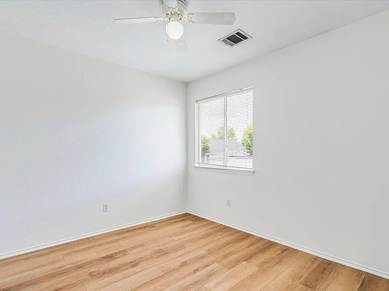 140 Schmidt — Photo 25
