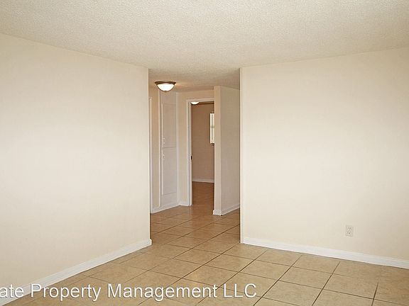 5th image of 2220 Clyde St