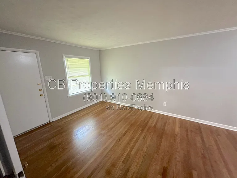 1711 Myrna Ln — Photo 6