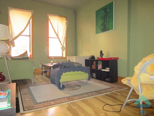 Rented by EXR | media 8