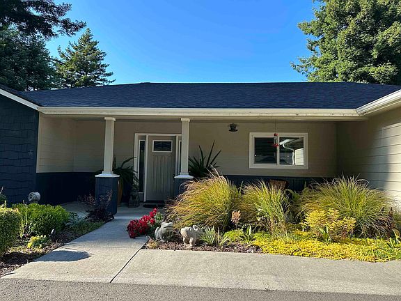 3rd image of 320 Skookum Ln