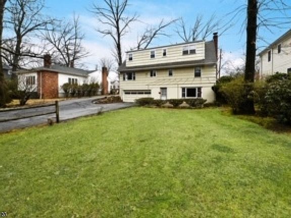 3rd image of 305 Canterbury Dr