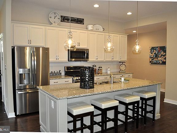 2nd image of 22550 Arbor Cir