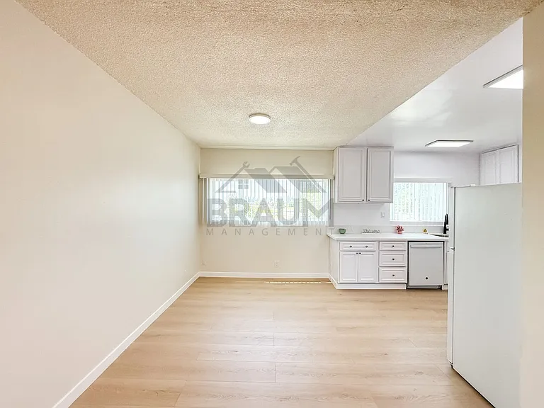 13129 OXNARD ST. — Photo 33