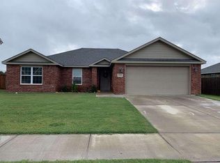3721 Plantation Dr, Enid, OK 73703