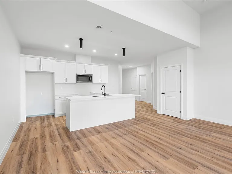 154 McLellan Ave #A — Photo 9