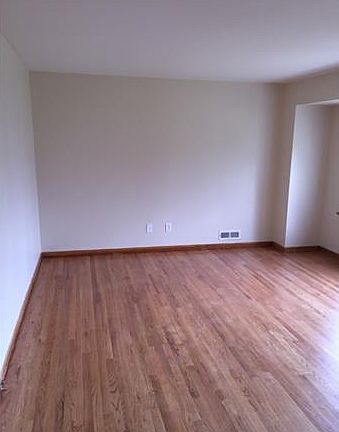 3rd image of 311 Evans Ave