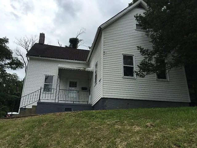 282 W 2nd St photo 1