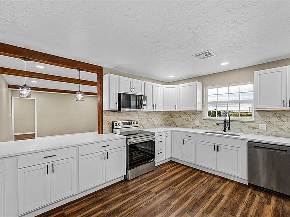 5th image of 4030 SE Lee Blvd