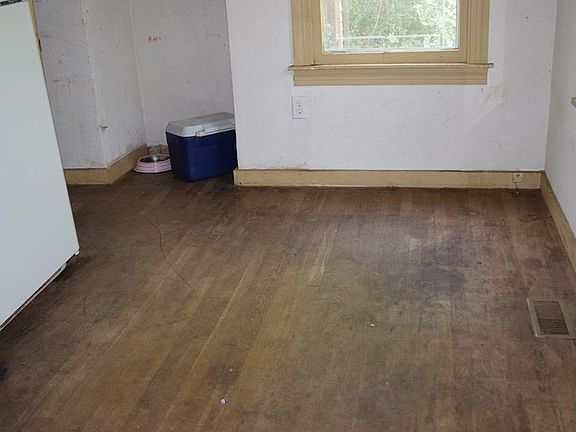 4th image of 6350 Hoover Ave