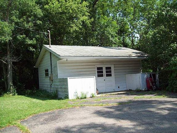 5th image of 160 Doyle Ave