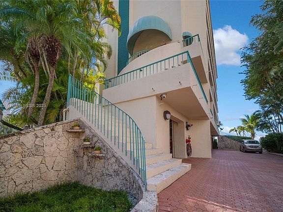 3rd image of 1638 S Bayshore Ct APT 104A