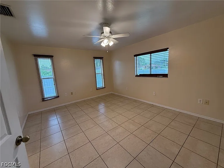 696 Homestead Rd S — Photo 13