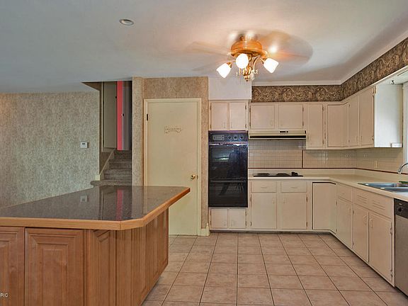 3rd image of 5130 Windyridge Dr