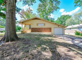 9701 Portage Dr, Saint Louis, MO 63136
