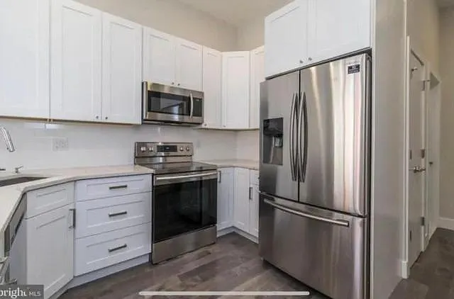 3 bed, 1200 sqft, $2,000 — Photo 2
