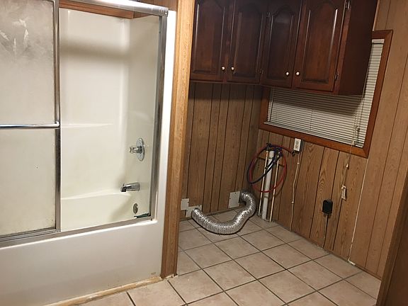 3rd image of 109 Elm St