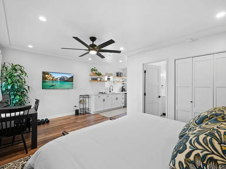 4668-70 49th St — Photo 6