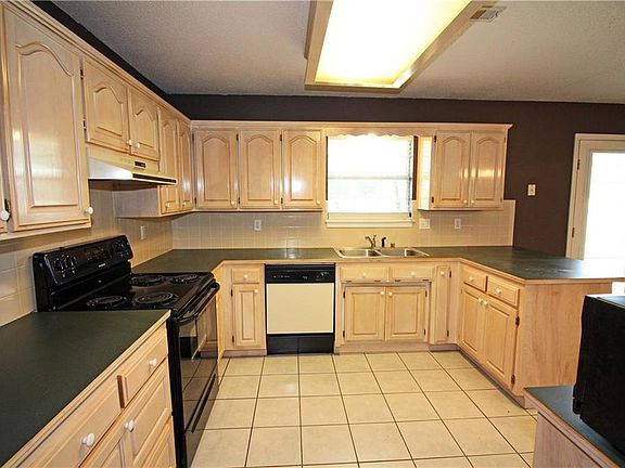 4th image of 1205 SE 22nd St