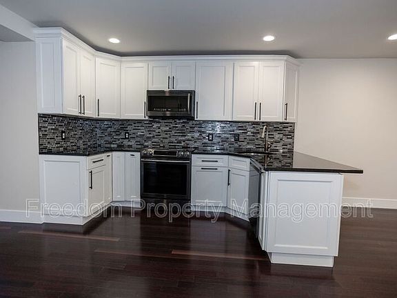 3rd image of 102 Lynhaven Dr