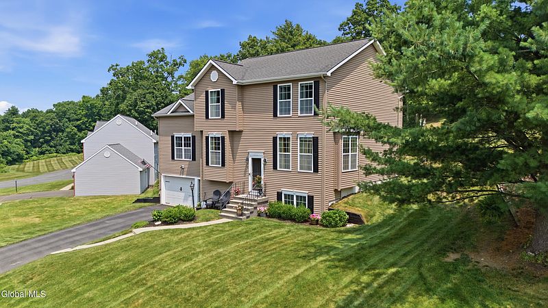 2nd image of 34 Lindsay Drive