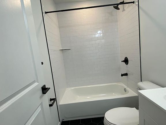 Upper Level Full Bathroom