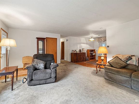 5th image of 15009 Bingham Avenue E