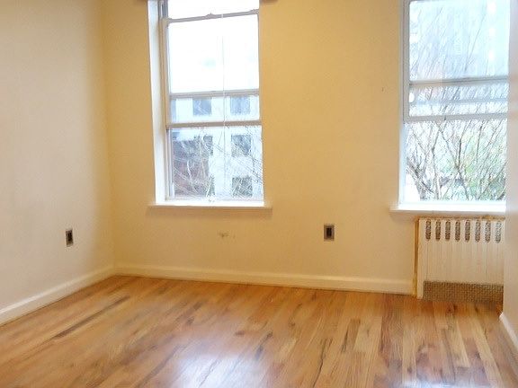 2nd image of 513 Lafayette Ave