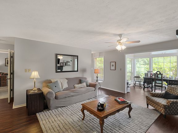 5th image of 107 Berkeley Woods Dr