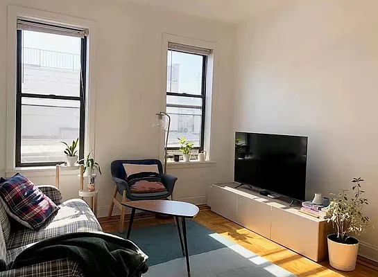 Rented by Grand Group Realty | media 4