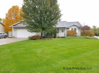 8734 Cottonwood Dr, Jenison, MI 49428