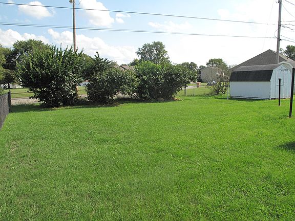 3rd image of 633 Garden Dr