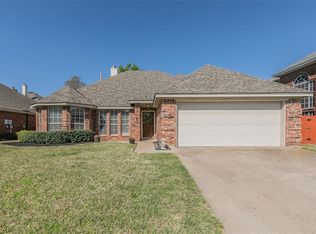 3009 Clairemont Ln, Euless, TX 76039