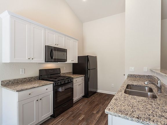 Gorgeous kitchen with all appliances included
