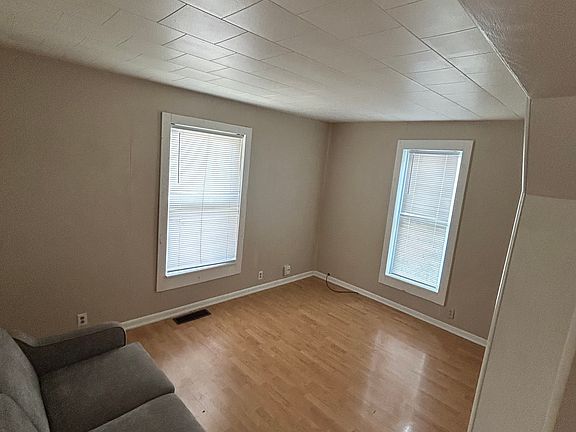 3rd image of 865 Brady Ave