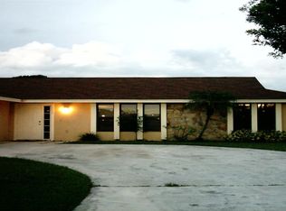 120 Park Rd N, Royal Palm Beach, FL 33411