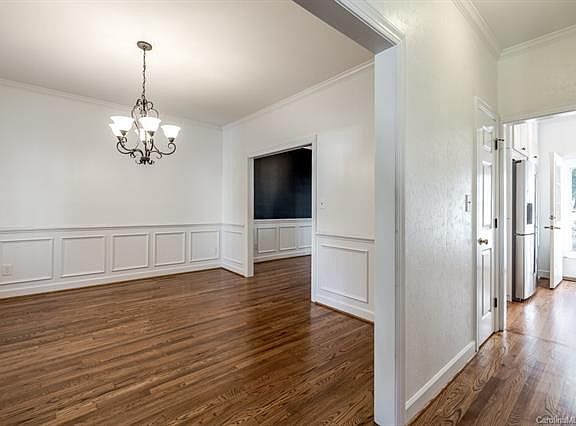 4th image of 7006 Foxglove Dr
