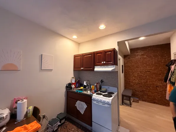 364 Harvard St APT 7, Cambridge, MA 02138