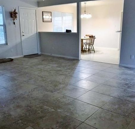 3rd image of 240 Oak Hollow Blvd