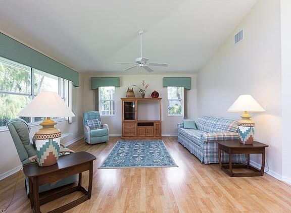3rd image of 7575 Woodland Bend Cir