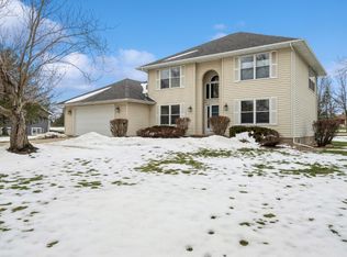 5756 Sanden Rd NE, Cedar Rapids, IA 52411