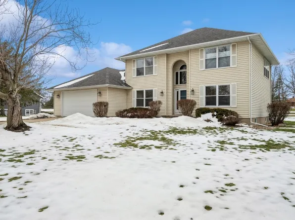 5756 Sanden Rd NE, Cedar Rapids, IA 52411