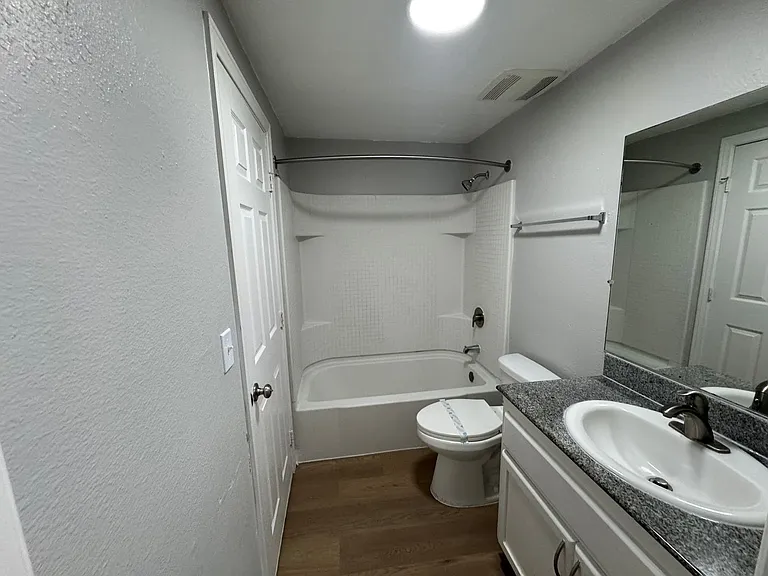 Villa Del Sol Apartments — Photo 119