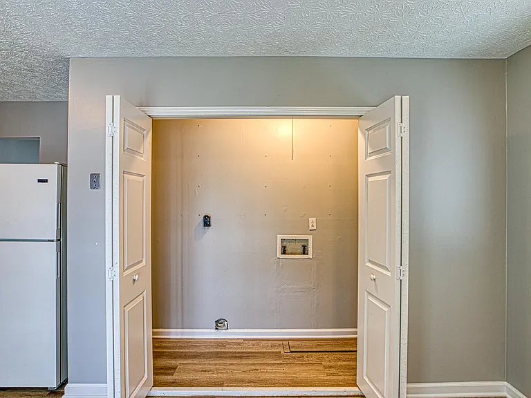 8111 Edsel Ln — Photo 7