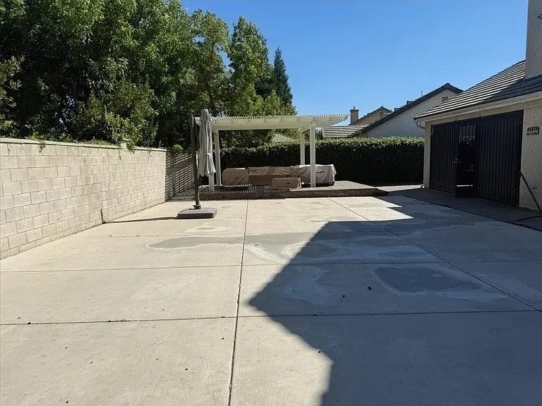 10856 N Bunkerhill Dr — Photo 23