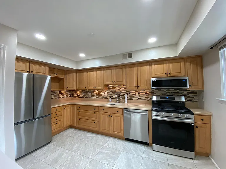 6 Fairway Ct — Photo 2