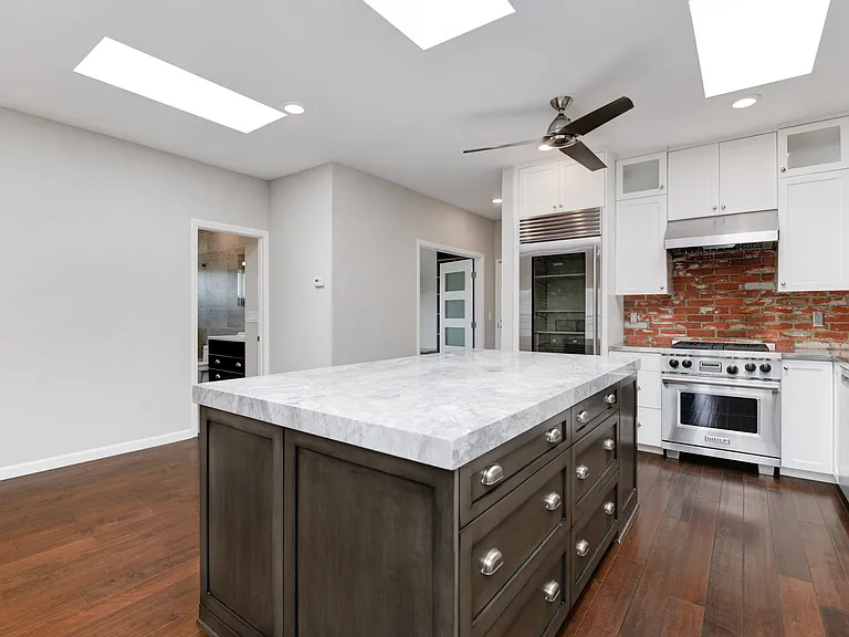 7725 Eads Ave — Photo 2