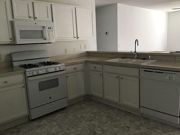 4th image of 2055 Broyhill Ave