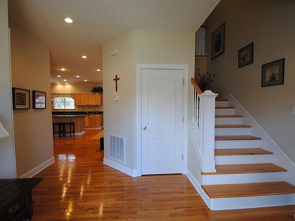 2nd image of 109 Earls Ct